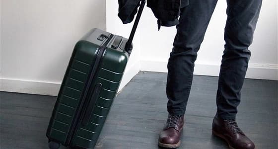 أم تورط ابنها في مطار أبو ظبي.. وضعت له الحشيش في حقيبته