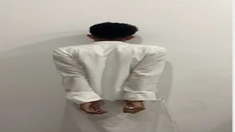 ضبط مواطن استلقى على طريق عام بجازان