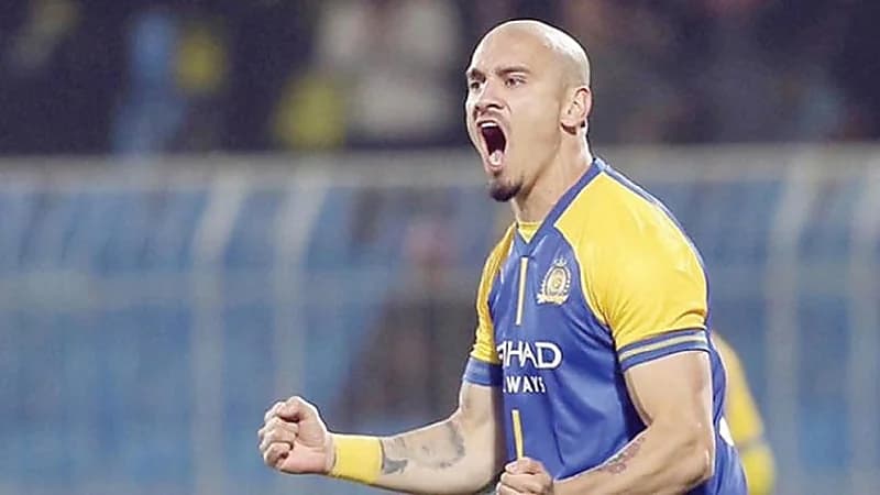 4 لاعبين على طاولة النصر لتعويض رحيل "مايكون"