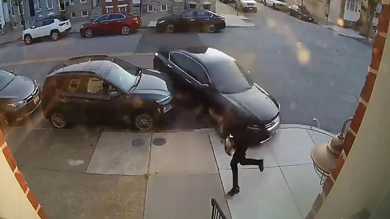 بالفيديو.. سيدة تنتقم من زوجها بمحاولة دهسه بالسيارة عدة مرات