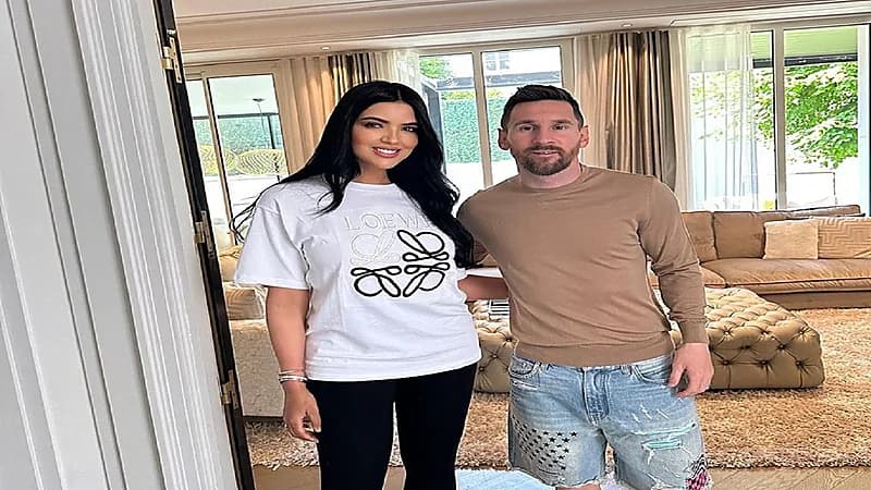 ميسي يؤكد لهند بومشمر رغبته في الانتقال للهلال .. فيديو وصور