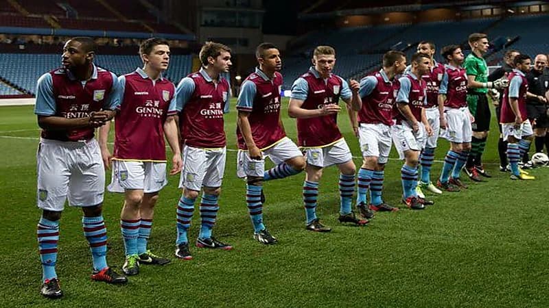 أستون فيلا يناقش موقف تطعيم كورونا الخاص باللاعبين