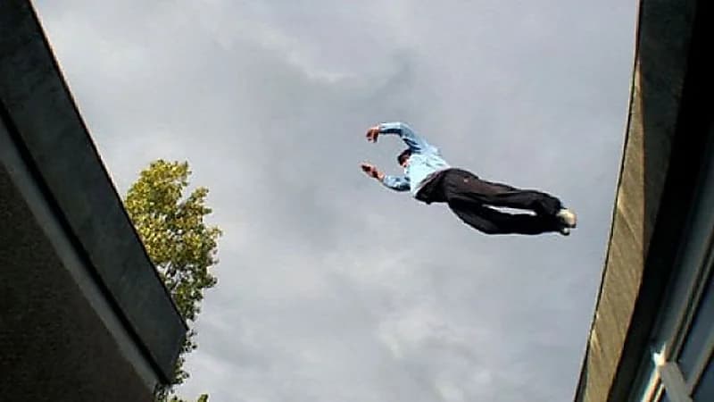 علاقة غير شرعية وإجبار على الزواج .. جلسة عتاب تنتهي بانتحار حلاق