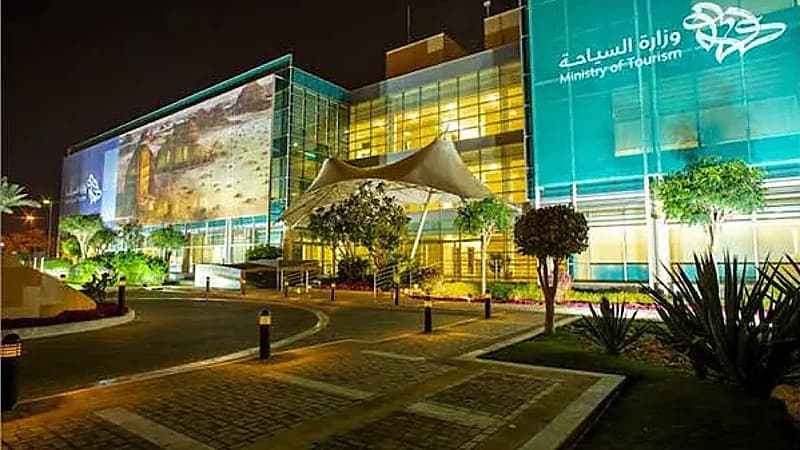 السياحة تضبط 150 مكتبًا سياحيًا مخالفًا