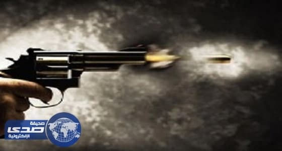 بعد يوم من الصلح بينهما.. شاب يطلق 5 رصاصات على أحد أقربائه