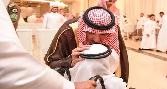 لفتة مؤثرة لأمير المدينة خلال حفل جائزة سلطان بن سلمان
