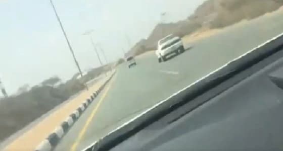 بالفيديو.. حافلة لنقل الطالبات تتجاوز سرعة 160 كلم بجازان