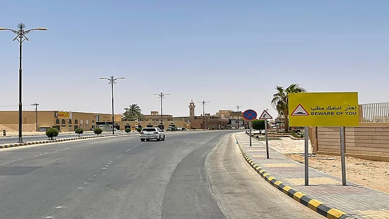 بالصور.. معاناة نزيف الدماء تنتهي بمطبات صناعية في الأفلاج