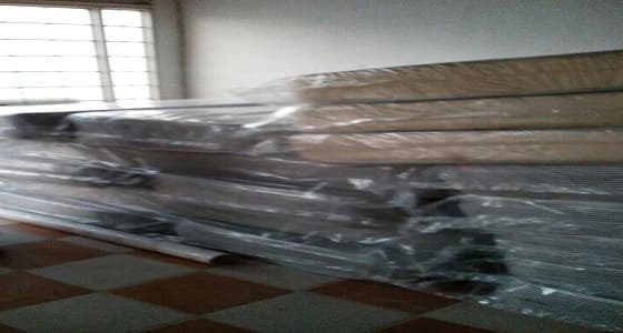 بالصور.. ضبط معملا مخالفا لتصنيع المراتب المستعملة بالشوقية