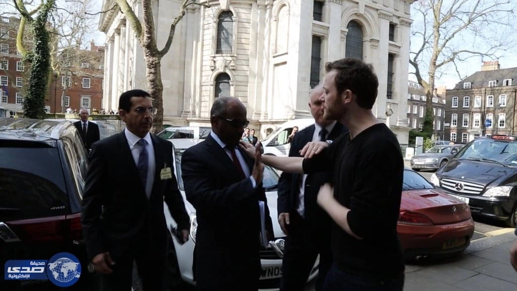 بالفيديو.. أذناب إيران يقومون بمحاولة اعتداء على اللواء عسيري في لندن