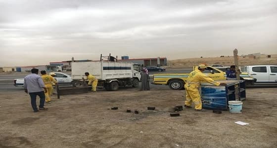 بالصور.. " أمانة الرياض " تزيل 24 كشك بيع شاي مخالفًا للاشتراطات