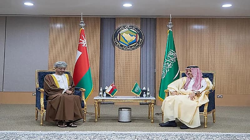 خادم الحرمين الشريفين يتلقى رسالة خطية من سلطان عُمان