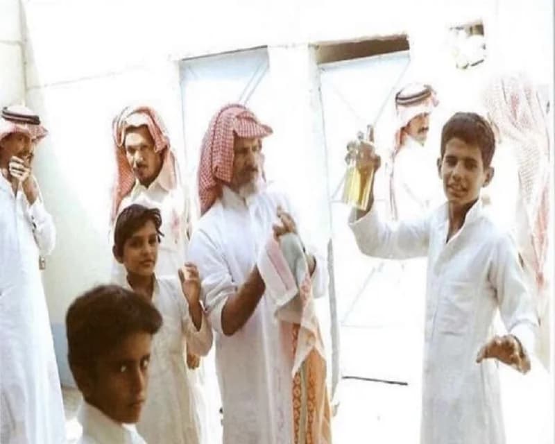 هل حملتم المنشفة والعطر للضيوف؟ صورة من الزمن الجميل