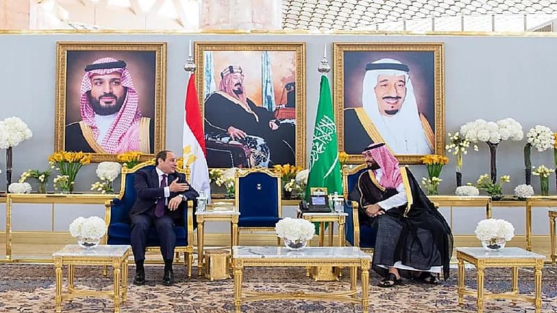 بالفيديو والصور.. ولي العهد يستقبل الرئيس المصري