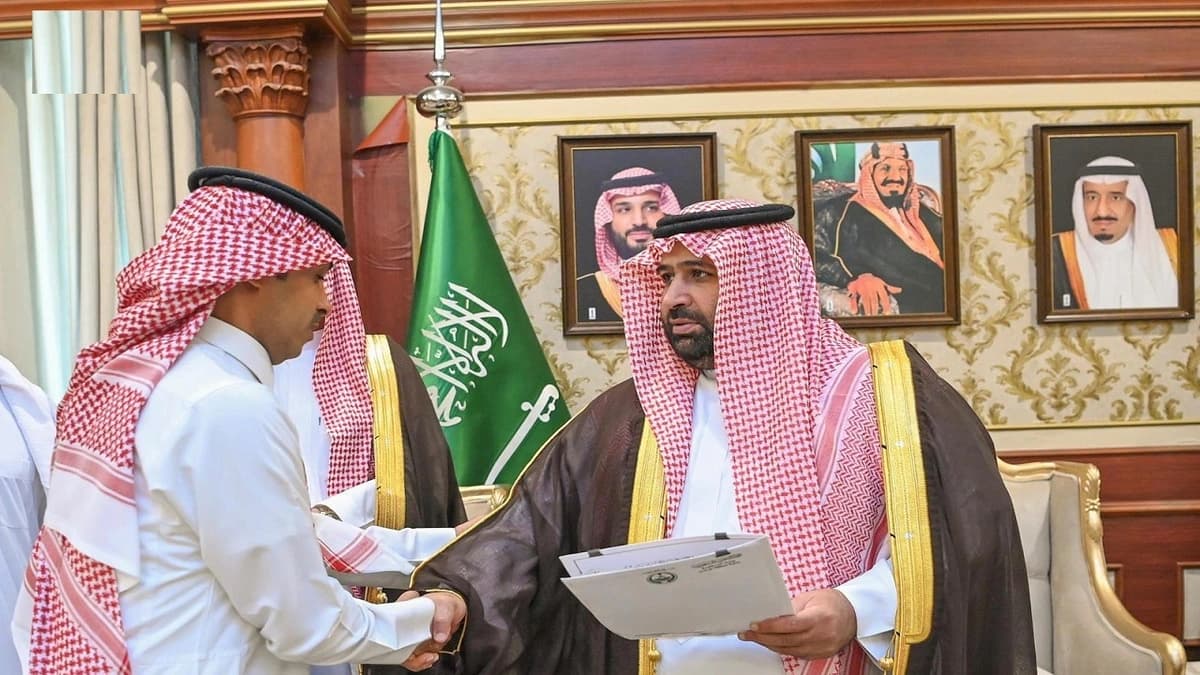 أمير جازان يستقبل أسرة المالكي لتنازلهم عن قاتل أخيهم لوجه الله تعالى..صور