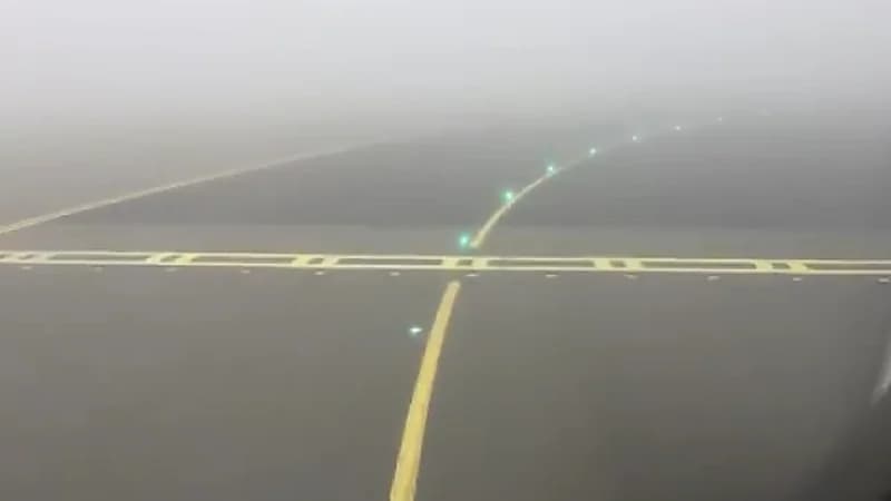 بالفيديو ..  طيار يوضح ما يحدث في المطارات أثناء الضباب