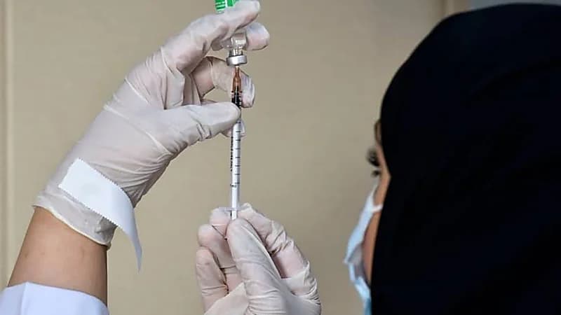توضيح من "الصحة" بشأن حجز لقاح كورونا لحاملي هوية "زائر" 