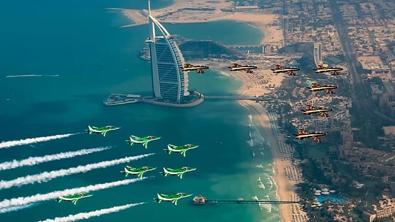 بالصور.. فريق الصقور السعودي يقدم عروض جوية بمعرض اكسبو 2020