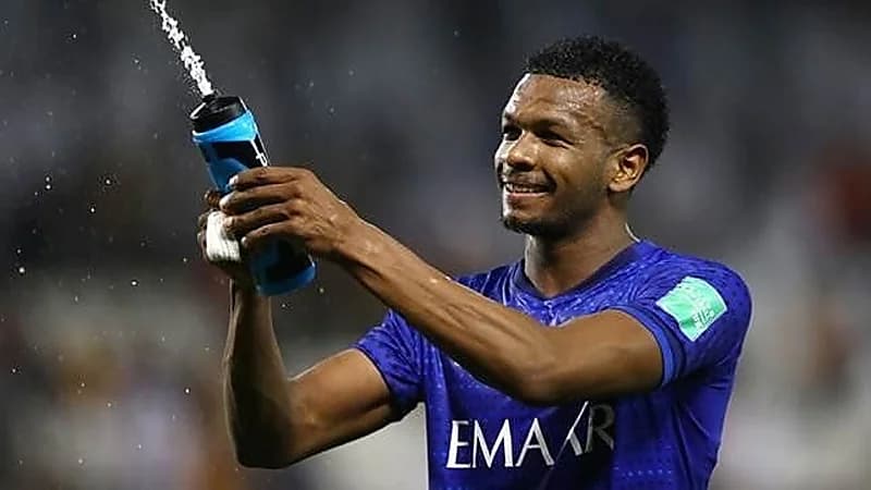 الإنفلونزا تمنع "البليهي" من المشاركة في تدريبات الهلال