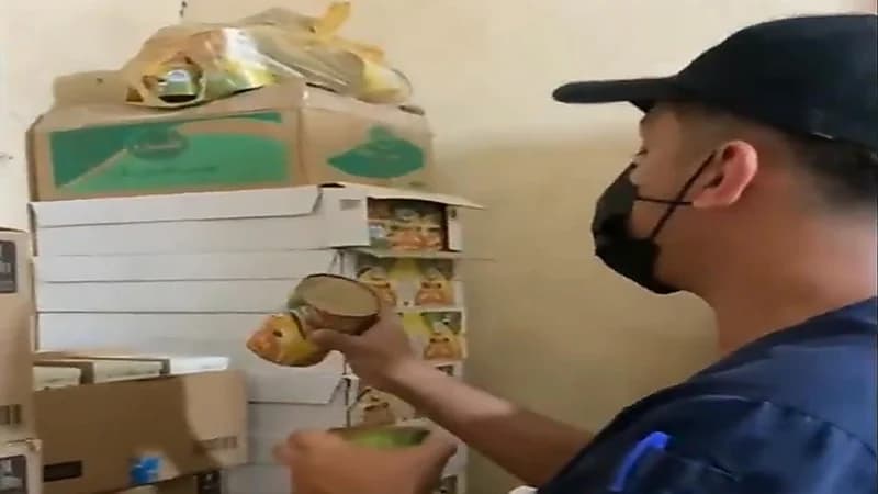 بالفيديو.. لحظة مداهمة مستودعات تُديرها عمالة لتخزين الأغذية الفاسدة بالرياض