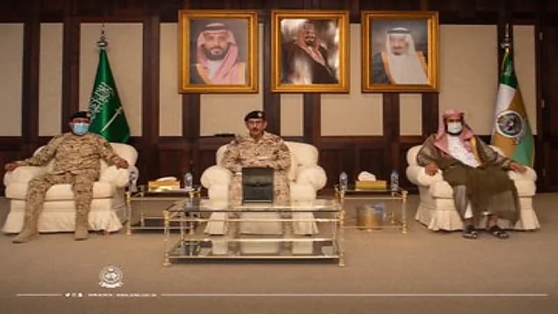 بالصور.. تسلم أسر شهداء منسوبي الحرس الوطني وسام الملك عبدالعزيز