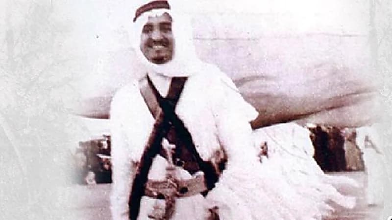 صورة قديمة للملك فهد بثوب "المرودن"