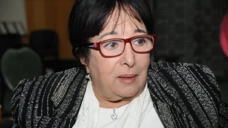 "سميرة عبد العزيز" تسخر من "شاكوش".. هو هيطربنا ولا هيضربنا