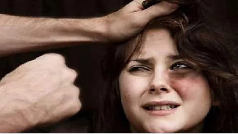 بسبب الغيرة الجنونية.. زوج يضرب زوجته ل ٦ ساعات متواصلة