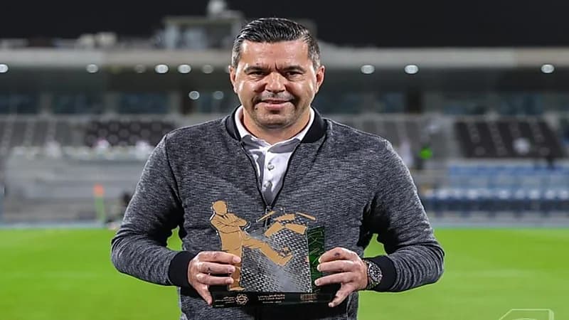 شباب الأهلي الإماراتي يرغب في التعاقد مع مدرب الاتحاد