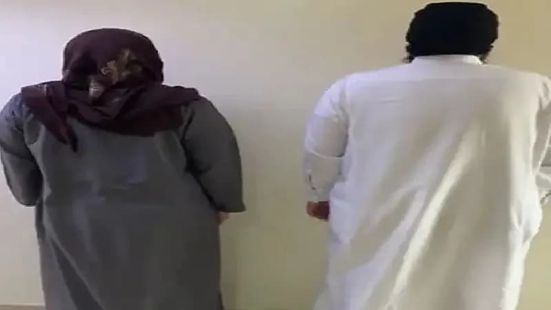 بالفيديو.. عقوبة مشددة تنتظر المعتدين على موظف بمركز تجاري بالرياض