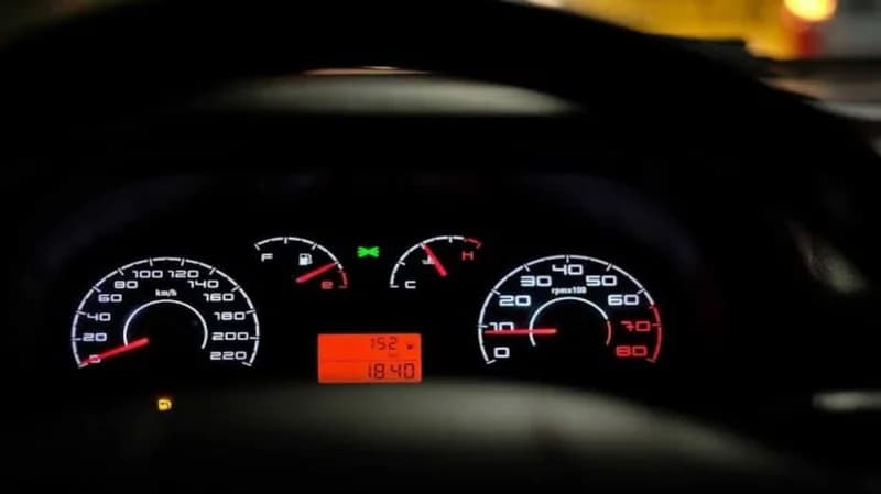أبرز العلامات التحذيرية لطبلون السيارة
