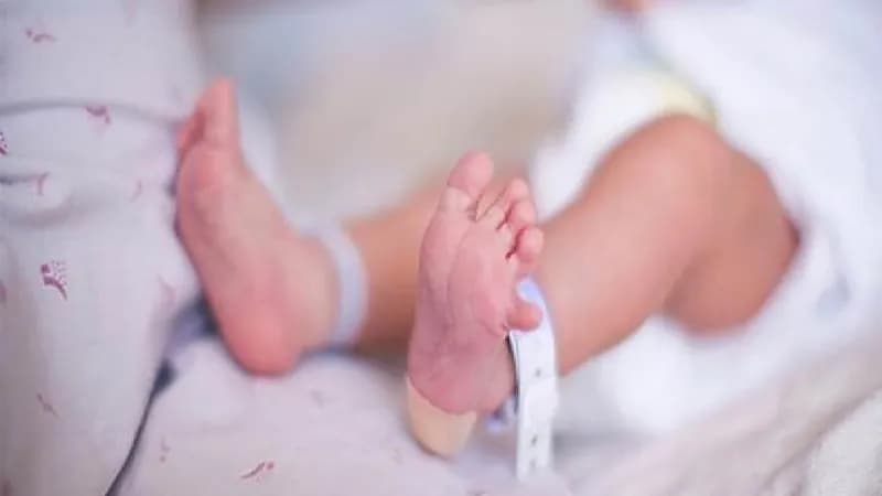 رجل يرفع قضية ضد زوجته لإنجابها طفلة مريضة