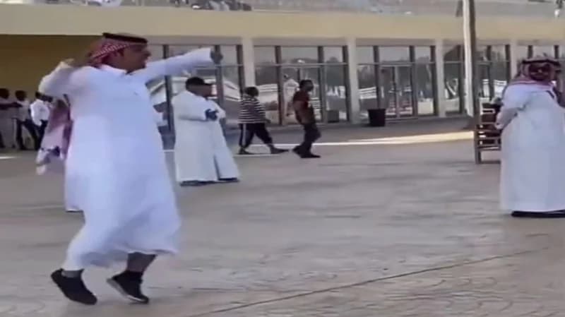 بالفيديو.. فرحة شاب بعد فوز حصانه بميدان الملك خالد للفروسية