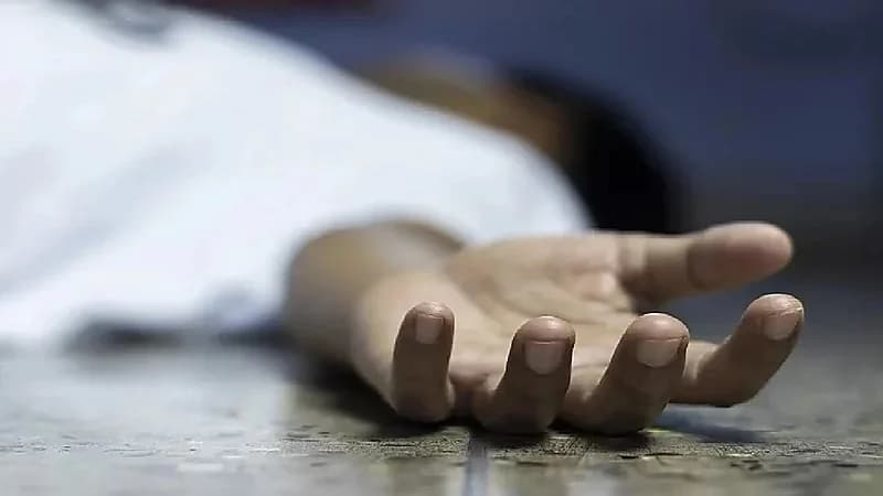 شاب ينهي حياته شنقاً داخل مول شهير بمصر