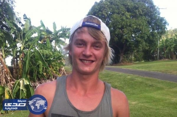 بالصور.. أسترالي يتفاخر بالسباحة مع التماسيح..  وهذا ما حدث له!