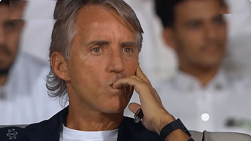 مدرب المنتخب يحضر مباراة الهلال والاتفاق .. فيديو