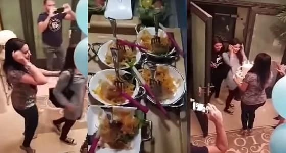 بالفيديو.. مواطن ينجح في ترويض حصان على أحد الطرق السريعة
