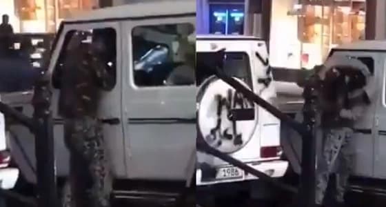 بالفيديو.. لحظة الاعتداء على شاب خليجي بآلة حادة في لندن