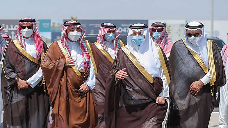 بالصور.. أمير الشرقية يدشن الواجهة البحرية بحي السيف بالدمام