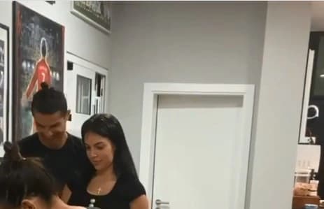 بالفيديو.. رد فعل طريف من أحد المرافقين لأمين الجوف