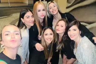 زوجات لاعبي الأرجنتين يعدن برسم وشوم متطابقة حال الفوز بالمونديال