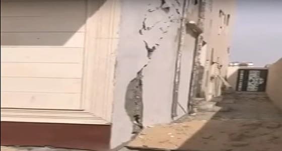بالفيديو..ظهور تشققات وتصدعات بفيلا جديدة غير مطابقة لشروط البناء بالدمام
