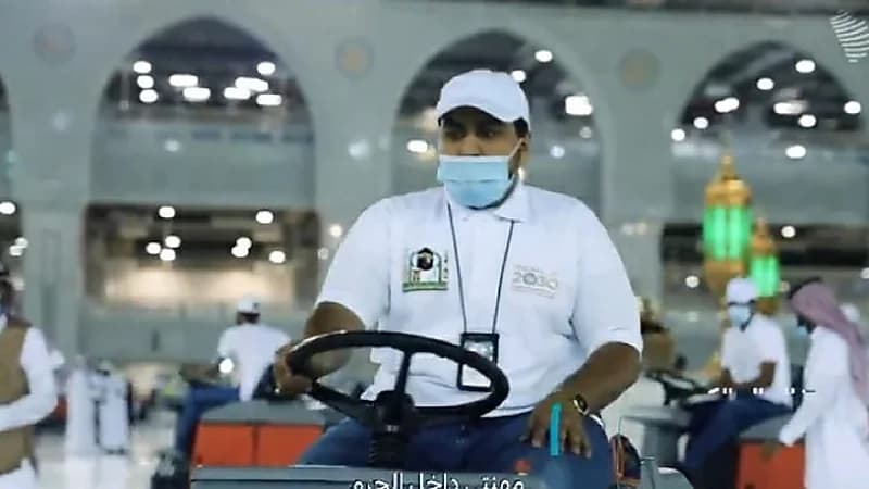 شاهد.. المالكي: أشعر بسعادة داخلية لا توصف في تعقيم وتطهير الحرم