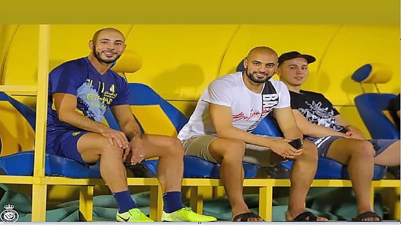 سفيان أمرابط يساند شقيقه "نورالدين" في تدريبات النصر قبل الكلاسيكو