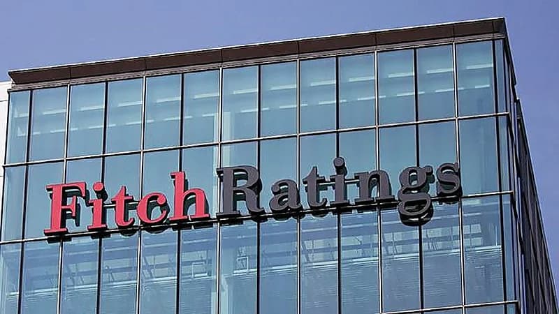 وكالة "فيتش" تُعدل تصنيف المملكة الائتماني إلى مستقرة