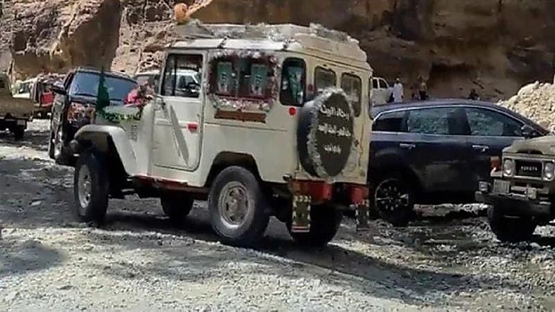 مجهولون يحرقون سيارة سياحية بـ"الريث"