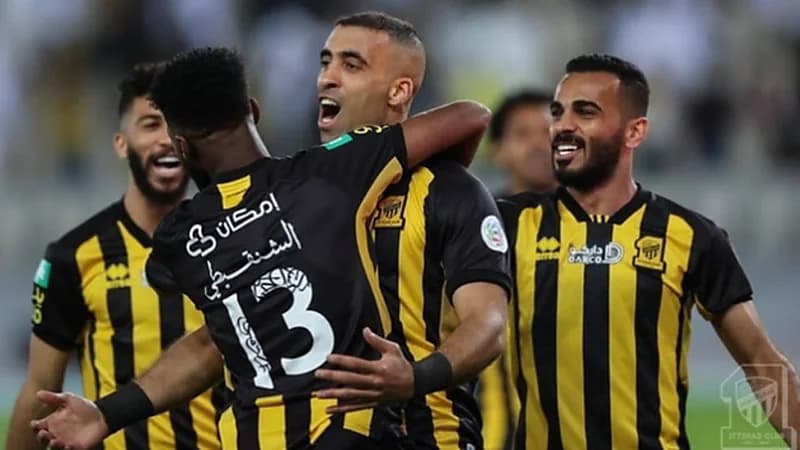 الاتحاد يعتزم تمديد عقدي العبود والشمراني 