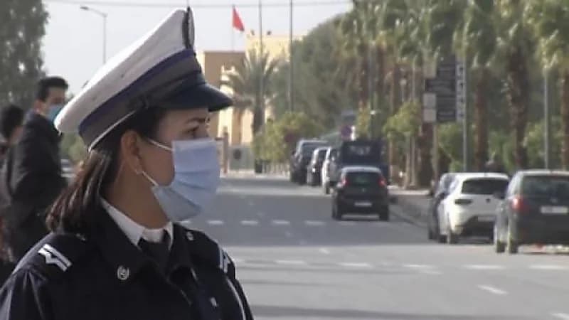 شاب يتحرش بشرطية مرور أثناء تحرير مخالفة