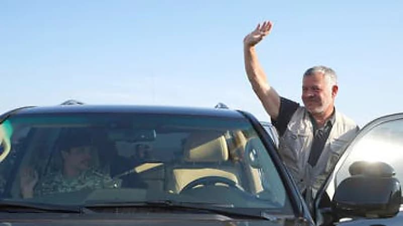 بالفيديو... قصة الشرطية التي أوقف ملك الأردن موكبه لتحيتها