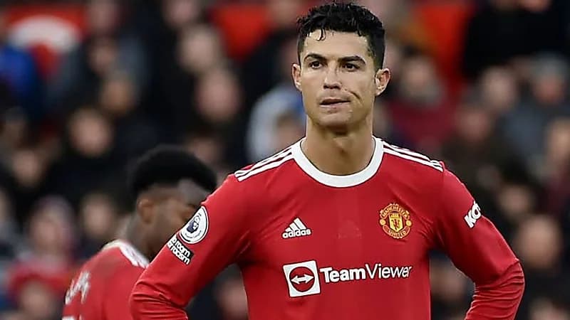 مناشدة من والدة الطفل الذي حطم رونالدو هاتفه بعدم إفلاته من العقاب